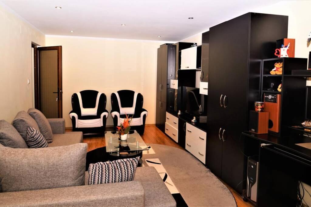 Home Away From Home Petrila エクステリア 写真